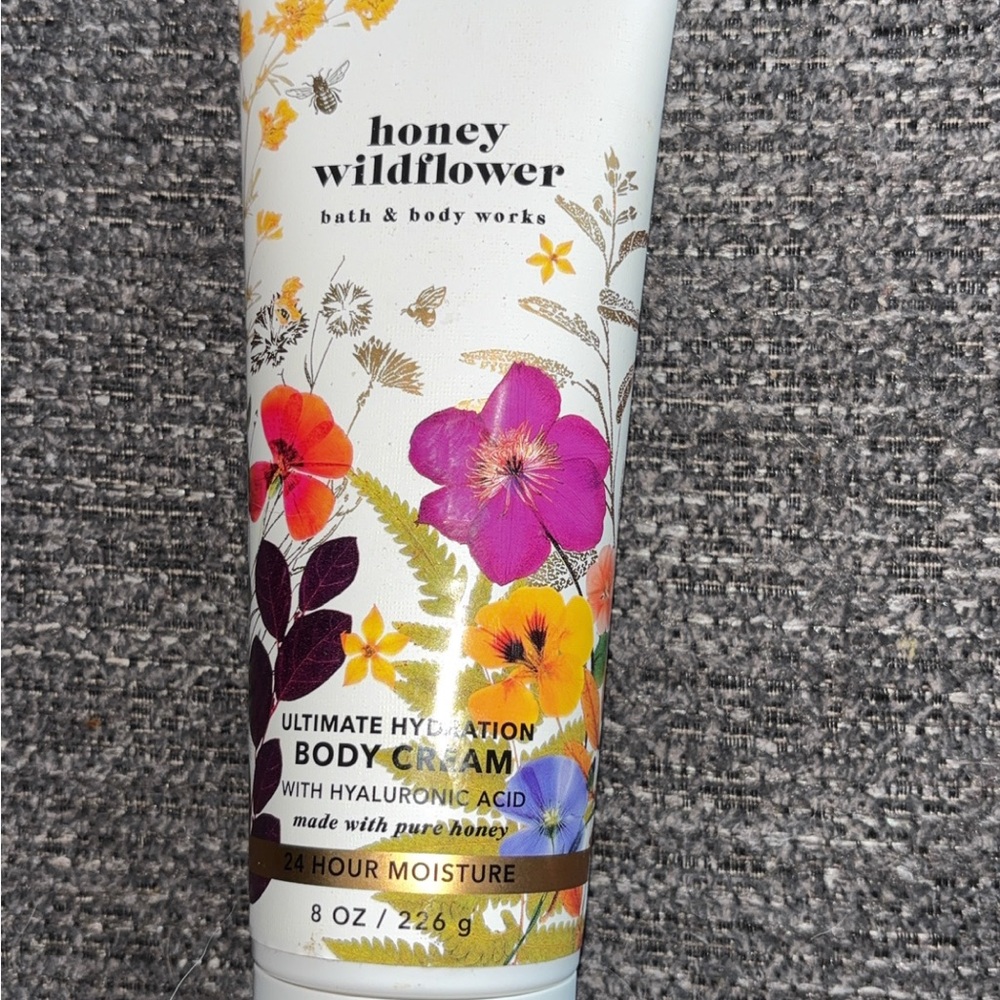 Bath & Body Works Honey Wildflower Body Cream with Floral Design